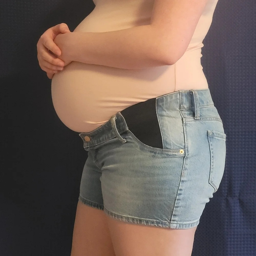 🎉HOST PICK🎉 Isabel Maternity 8 Light Wash Shorts NWT